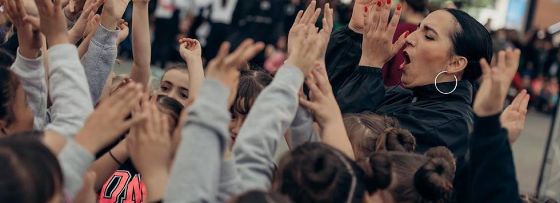 Dance Me inaugura las Ferias de la Santa Creu con un show multitudinario