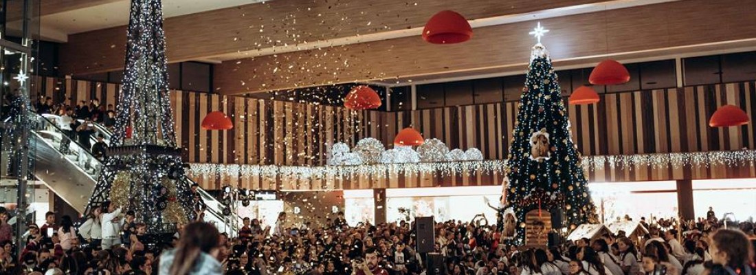 Dance Me Figueres enciende las luces de navidad del Gran Jonquera Outlet&Shopping